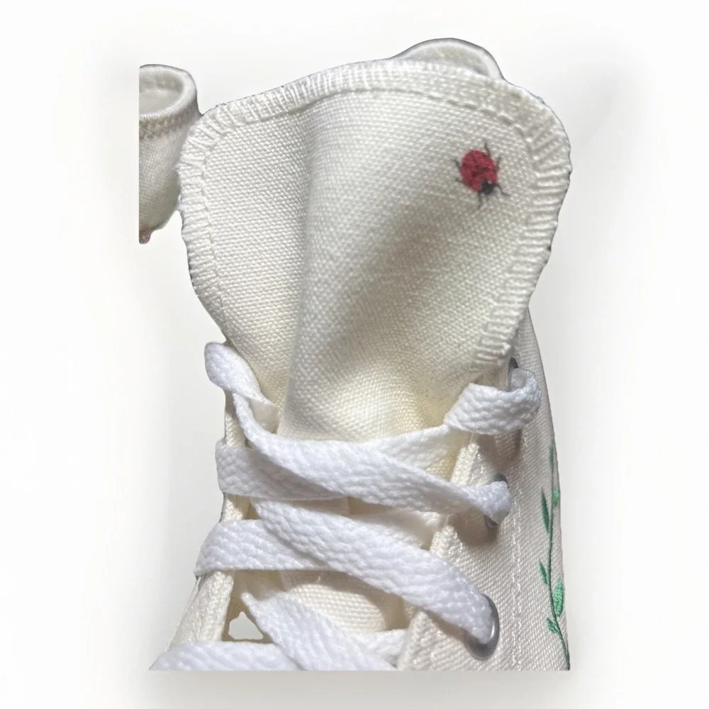 A14867F Converse Hi In Size 3 Youth